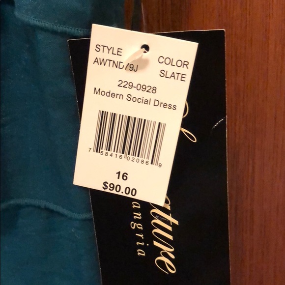 Dress - Picture 4 of 4